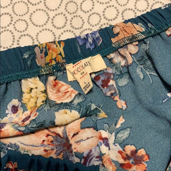 Off the shoulder blouse with styled sleeves - Picture 3 of 3